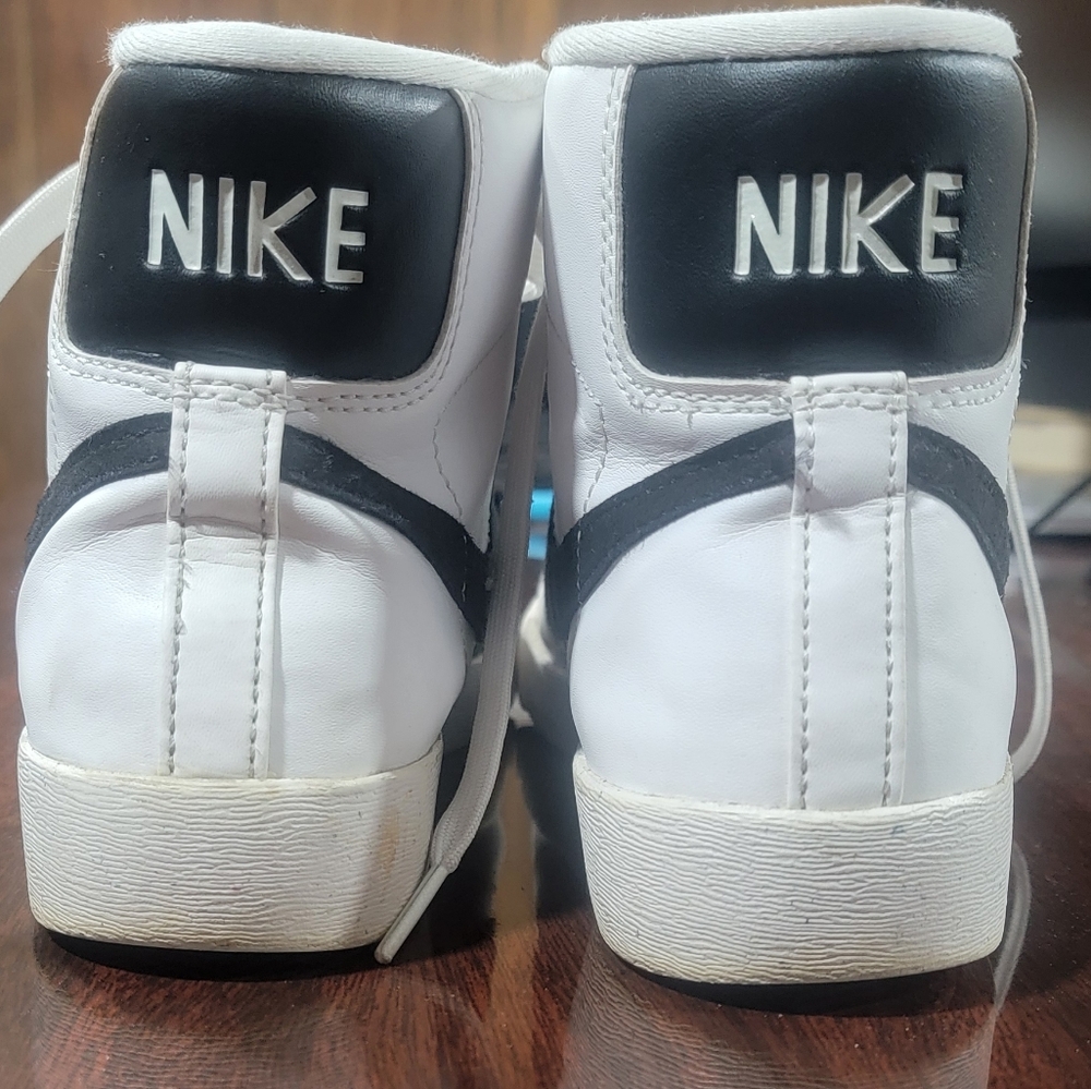 Nike Shoes View 3